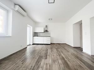 Pronájem bytu 1+kk, Kladno - Kročehlavy, Nad Vápenkami, 38 m2