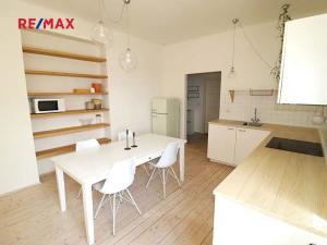 Pronájem bytu 2+kk, Praha - Holešovice, Poupětova, 55 m2