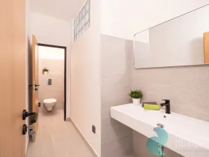 Pronájem kanceláře, České Budějovice, Školní, 610 m2