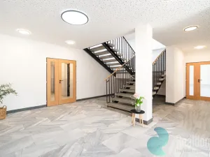 Pronájem kanceláře, České Budějovice, Školní, 528 m2