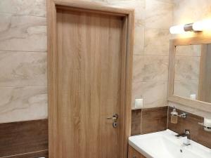 Prodej bytu 2+kk, Karlovy Vary - Stará Role, Karlovarská, 36 m2