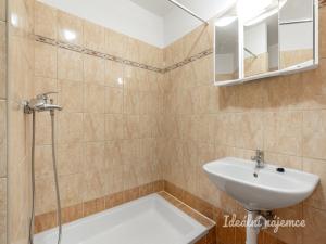 Pronájem bytu 1+kk, Praha - Střížkov, Varnsdorfská, 26 m2