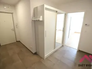 Pronájem bytu 1+kk, Praha - Michle, Hadovitá, 40 m2