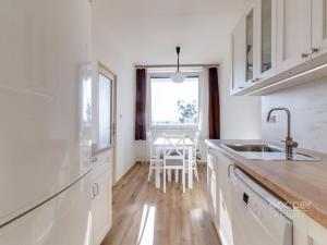 Pronájem bytu 3+1, Praha - Černý Most, Doležalova, 75 m2