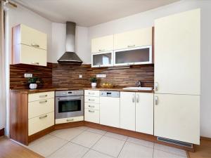 Pronájem bytu 2+kk, Praha, Lipovská, 55 m2