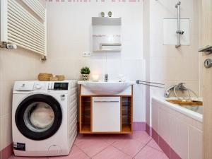 Pronájem bytu 2+kk, Praha, Lipovská, 55 m2