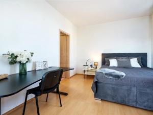 Pronájem bytu 2+kk, Praha, Lipovská, 55 m2