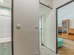 Pronájem bytu 1+1, Praha - Vršovice, Gruzínská, 45 m2