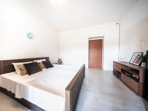 Prodej bytu 2+1, Šanov, Nádražní, 75 m2