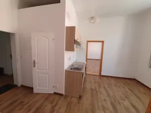 Pronájem bytu 2+1, Jihlava, Benešova, 79 m2