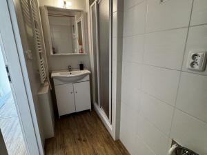 Pronájem bytu 1+1, Praha - Liboc, Ke Džbánu, 37 m2