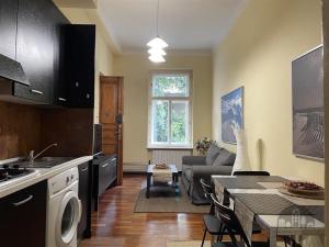 Pronájem bytu 2+kk, Praha, Slezská, 37 m2