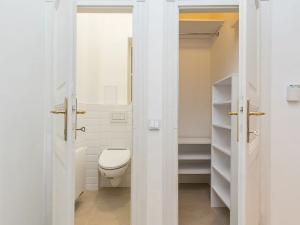 Pronájem bytu 3+1, Praha - Dejvice, Kafkova, 102 m2