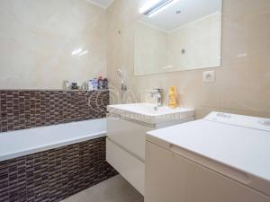 Prodej bytu 3+1, Praha - Kobylisy, Rajmonova, 65 m2
