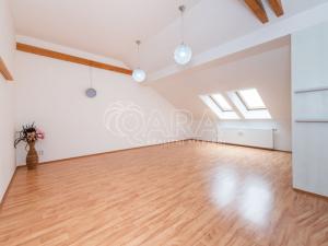 Pronájem bytu 2+1, Praha - Holešovice, Bubenská, 62 m2