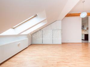 Pronájem bytu 2+1, Praha - Holešovice, Bubenská, 62 m2