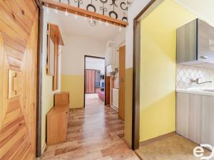 Prodej bytu 2+1, Skřivany, Nádražní, 60 m2
