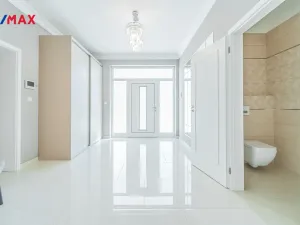 Prodej rodinného domu, Šestajovice, Myslivečkova, 389 m2