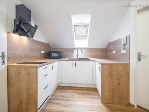 Pronájem bytu 3+1, Praha - Smíchov, Kováků, 94 m2