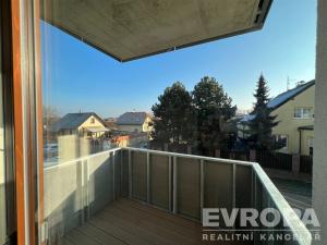 Pronájem bytu 1+kk, Praha - Dolní Chabry, Ústecká, 38 m2