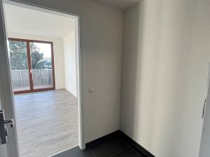 Pronájem bytu 1+kk, Praha - Dolní Chabry, Ústecká, 38 m2