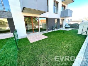Pronájem bytu 1+kk, Praha - Dolní Chabry, Ústecká, 38 m2