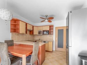 Pronájem bytu 2+kk, Praha - Kobylisy, Kyselova, 60 m2