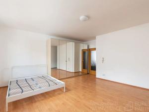 Pronájem bytu 1+kk, Praha - Žižkov, Husitská, 43 m2