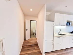 Pronájem bytu 2+kk, Praha - Čimice, Chvatěrubská, 38 m2