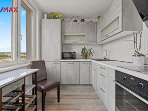 Prodej bytu 2+1, Karlovy Vary - Drahovice, Východní, 61 m2