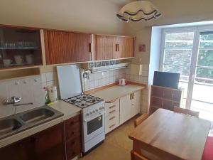 Pronájem bytu 2+1, Hradec Králové, Smetanovo nábřeží, 64 m2