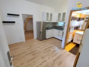Pronájem bytu 2+kk, Praha - Košíře, Mahenova, 40 m2