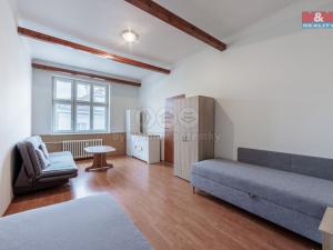 Prodej bytu 1+1, Karlovy Vary, K. Čapka, 36 m2