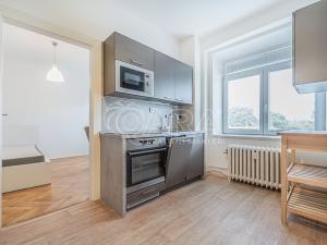 Pronájem bytu 1+1, Praha - Vršovice, Karpatská, 38 m2