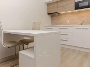 Pronájem bytu 1+kk, Praha - Vršovice, Petrohradská, 34 m2