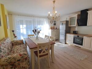 Prodej rodinného domu, Karlovy Vary, Sopečná, 350 m2