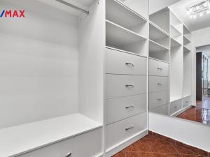 Prodej bytu 3+1, Karlovy Vary, Raisova, 118 m2