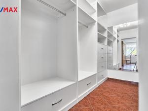 Prodej bytu 3+1, Karlovy Vary, Raisova, 118 m2