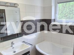 Pronájem bytu 2+1, Zlín - Kostelec, Lešenská, 78 m2