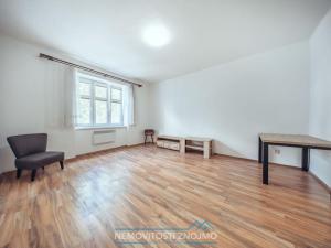 Prodej bytu 1+1, Znojmo, Rumunská, 44 m2