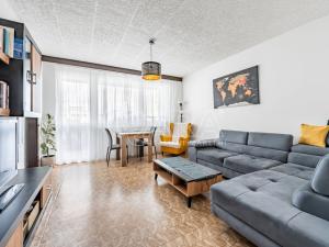 Pronájem bytu 3+1, Praha - Radotín, náměstí Osvoboditelů, 80 m2