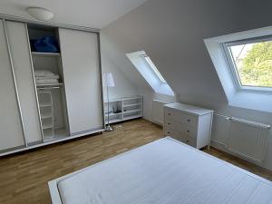 Pronájem rodinného domu, Praha - Řepy, Na Fialce I, 245 m2