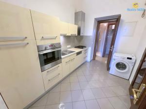 Pronájem bytu 2+1, Praha - Smíchov, Štefánikova, 50 m2