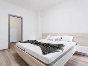 Pronájem bytu 2+kk, Praha - Vršovice, Petrohradská, 66 m2