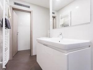 Pronájem bytu 2+kk, Praha - Vršovice, Petrohradská, 66 m2