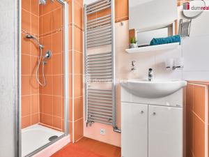 Prodej bytu 4+1, Karlovy Vary - Drahovice, Zbrojnická, 75 m2