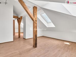 Prodej bytu 4+1, Karlovy Vary - Drahovice, Zbrojnická, 75 m2
