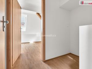 Prodej bytu 4+1, Karlovy Vary - Drahovice, Zbrojnická, 75 m2