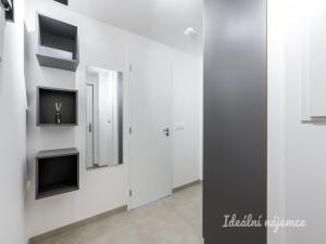 Pronájem bytu 1+kk, Praha - Michle, U plynárny, 37 m2