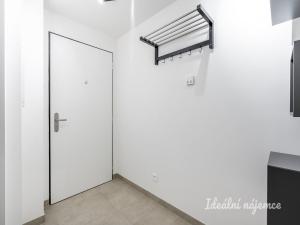 Pronájem bytu 1+kk, Praha - Michle, U plynárny, 37 m2
